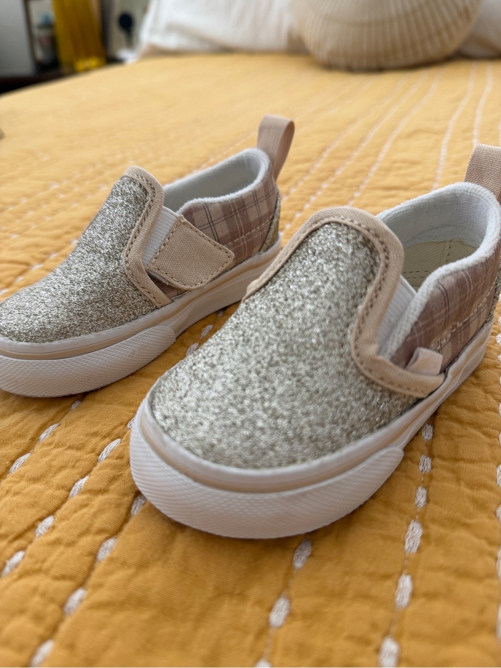 Vans Kids Slip-On Sneakers in Champagne Glitter and plaid. Never worn size 4